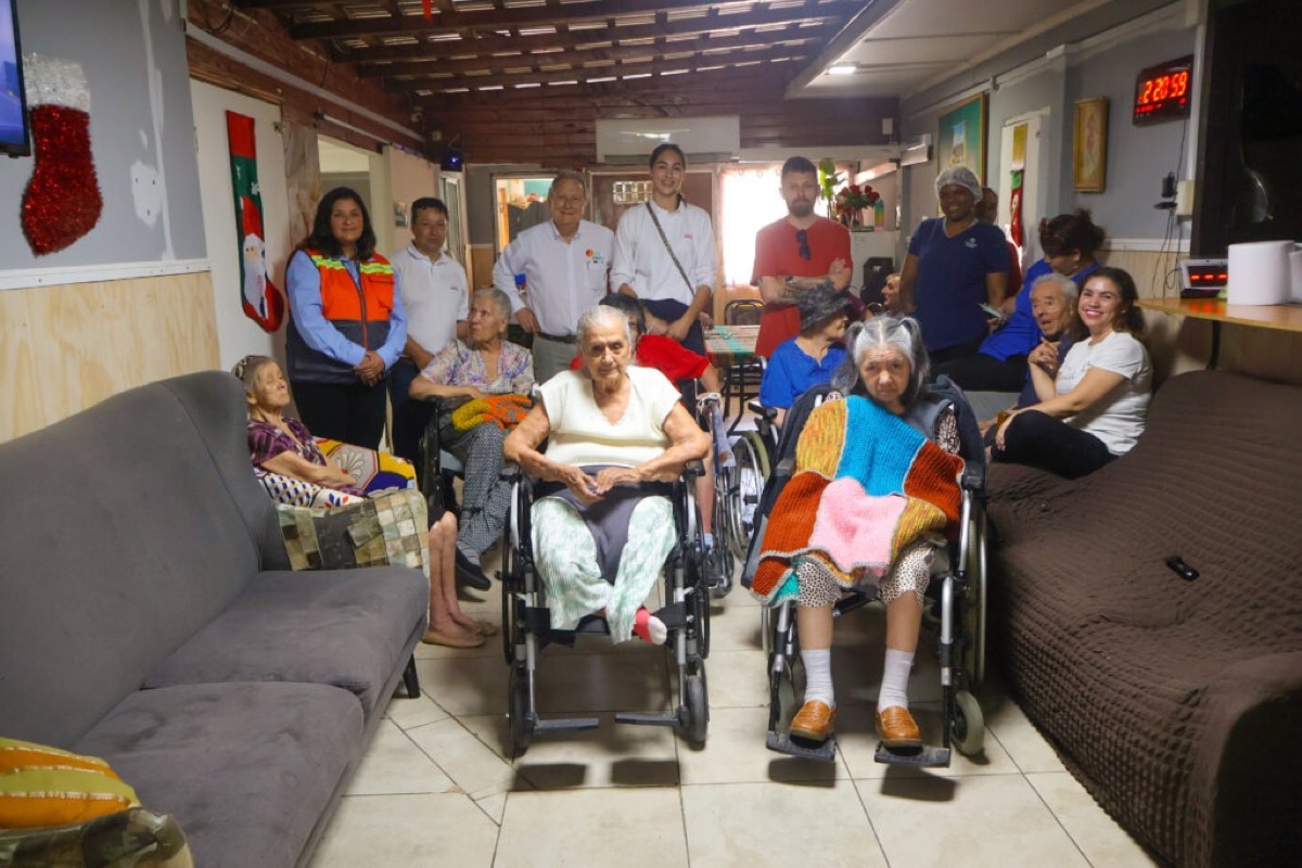 Equipo y voluntarios de la Fundación Somos Chile en terreno
